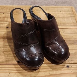 Nurture Alessa Size 8M Brown Leather Clogs with 3.5" Heels